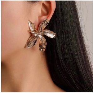 NEW Large Gold Art Deco Flower Floral Stud Earrings